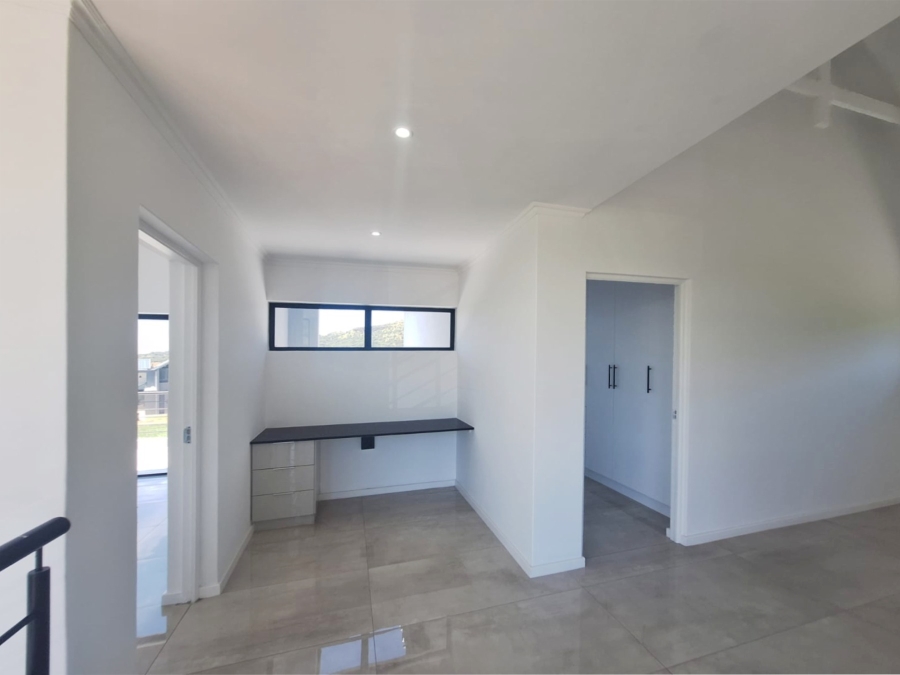 To Let 4 Bedroom Property for Rent in Redstone Private Country Estate North West